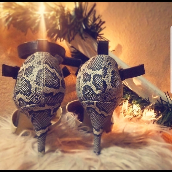 Apt. 9 Snake skin heels!!! 🐍👠 - Picture 6 of 7